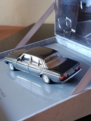 Minichamps mercedes 230e - 1:43,